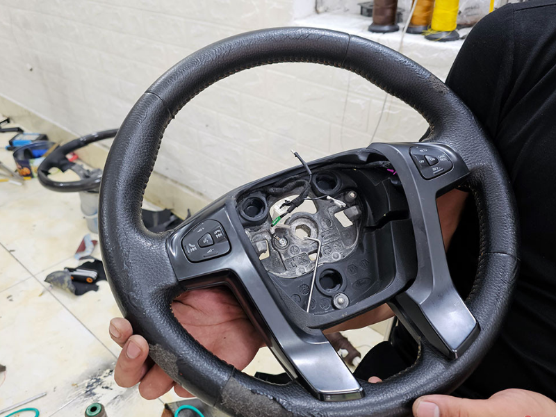 Khâu bọc da vô lăng xe Toyota Vios dịch vụ tận nơi