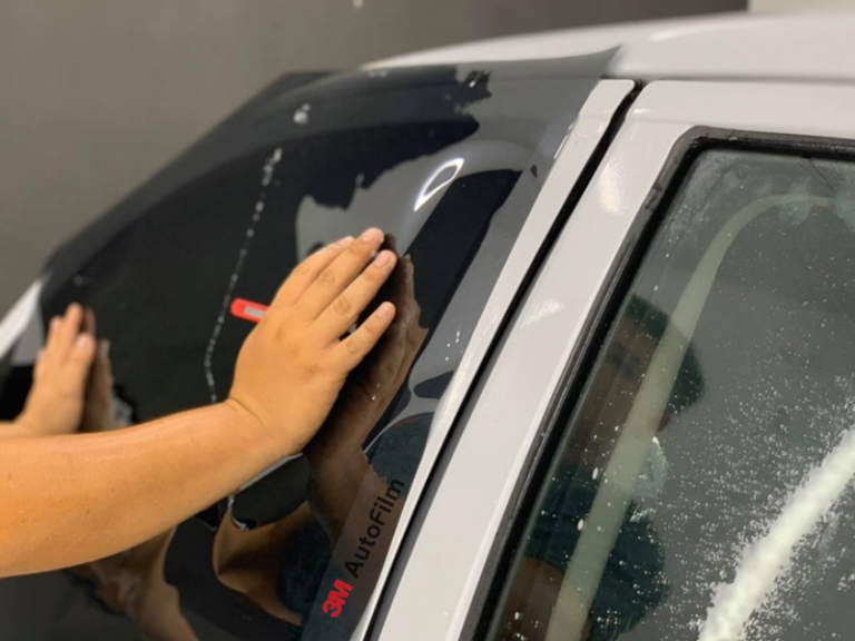 Phim cách nhiệt 3M IR25 cho kính sườn xe ô tô - Ảnh 3
