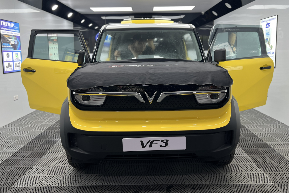Dán phim cách nhiệt NTECH chính hãng tại Thành Phát Auto