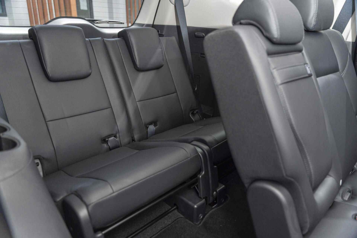 boc-ghe-da-cho-o-to-mitsubishi-pajero (1)