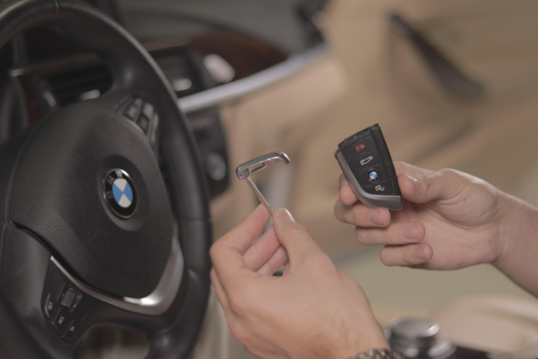 CỐP ĐIỆN CHO Ô TÔ BMW 7 SERIES - Ảnh 3