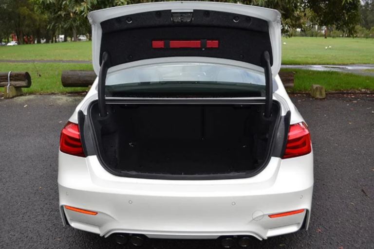 CỐP ĐIỆN CHO Ô TÔ BMW M3 - Ảnh 2