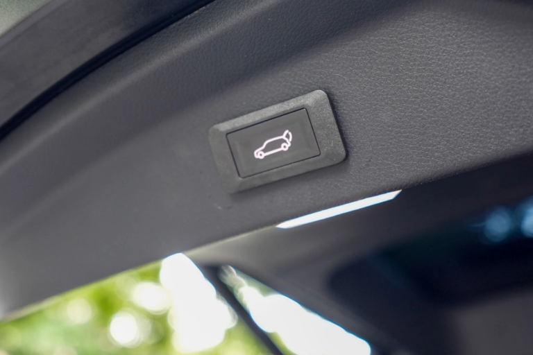 CỐP ĐIỆN CHO Ô TÔ FORD EVEREST 2023 - Ảnh 3
