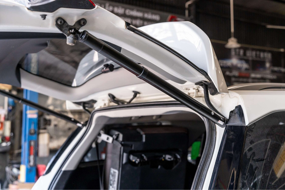 CỐP ĐIỆN CHO Ô TÔ TOYOTA FORTUNER