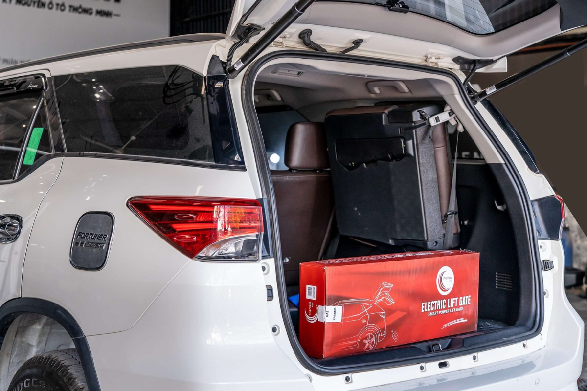 CỐP ĐIỆN CHO Ô TÔ TOYOTA FORTUNER