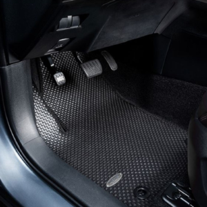 tham-lot-san-5d-o-to-toyota-innova (1)