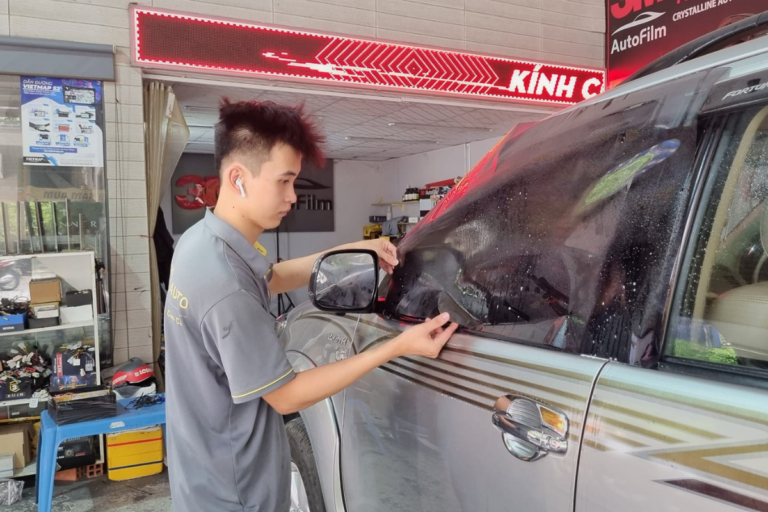 Dán Phim Cách Nhiệt LLumar 70 cho ô tô - Ảnh 2