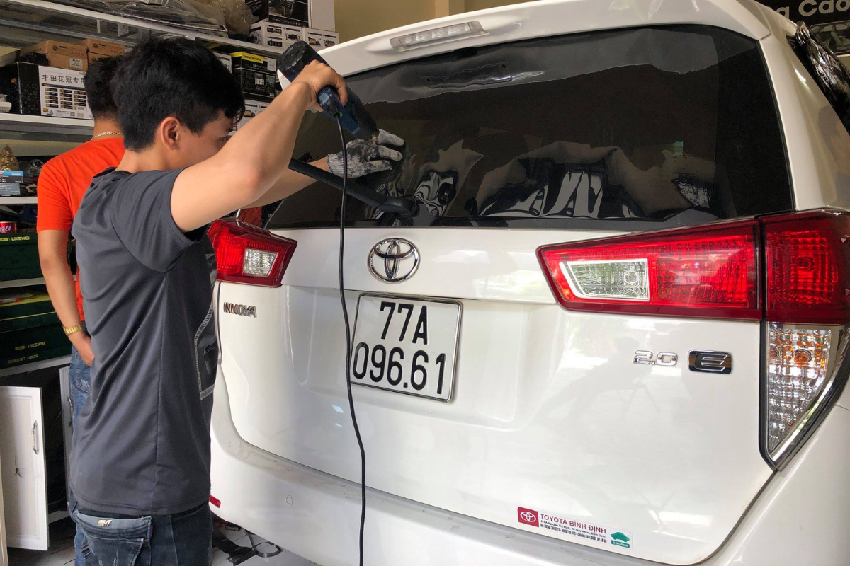 Dán Phim Cách Nhiệt LLumar Standard cho ô tô