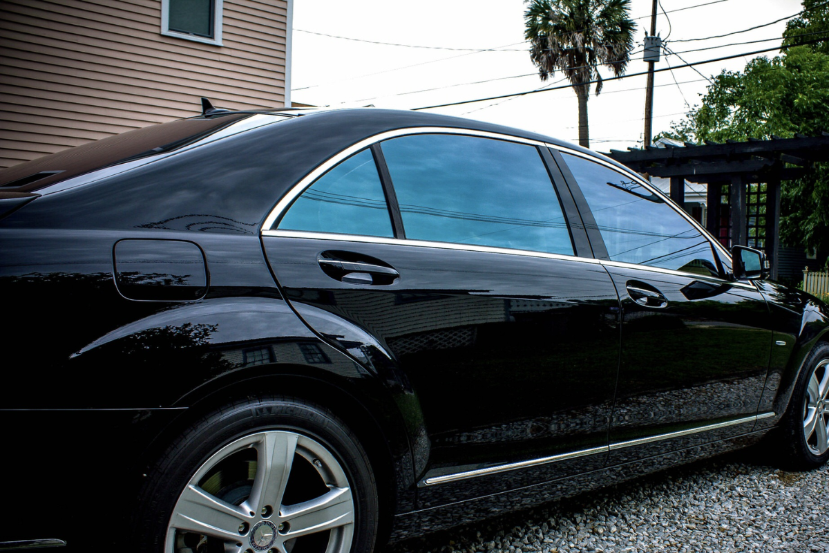 GÓI PHIM CÁCH NHIỆT HUPER OPTIK LUXURY TINT 2 XE Ô TÔ