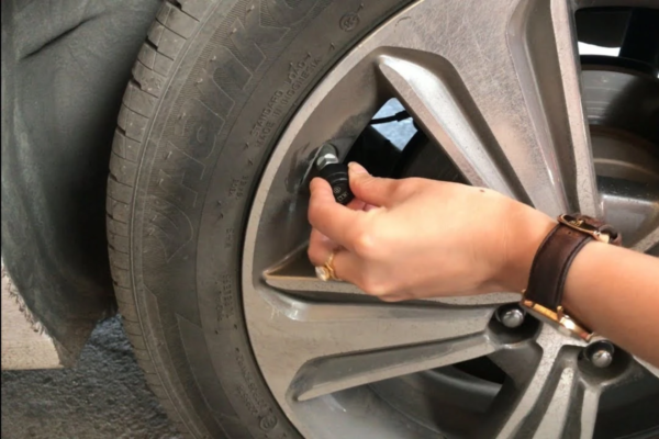 Lắp Cảm Biến Áp Suất Lốp Ô Tô Tại Quận 9 - Nâng Cao An Toàn - Ảnh 2