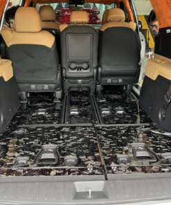 lap-dat-tham-lot-san-carbon-fiber-cho-o-to-tai-tp-thu-duc (2)