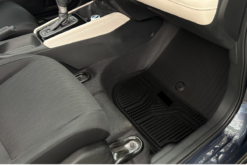 lap-san-nhua-duc-o-to-tai-quan-2-tang-tinh-tham-my-de-ve-sinh (2)