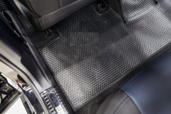 Lắp thảm lót sàn Carbon Fiber cho ô tô tại Quận 2 – Chống trượt, chống nước - Ảnh 3