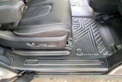 lap-tham-san-nhua-duc-cho-o-to-tai-quan-9 (2)