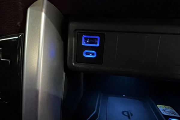 Độ Cổng Sạc USB/TYPE C Cho VinFast Limo Green - Ảnh 2