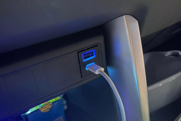 Độ Cổng Sạc USB/TYPE C Cho VinFast Nerio Green - Ảnh 2