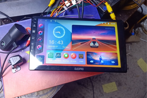 Lắp Màn Hình Android OledPro Ô Tô Tại Quận Bình Thạnh - Ảnh 2