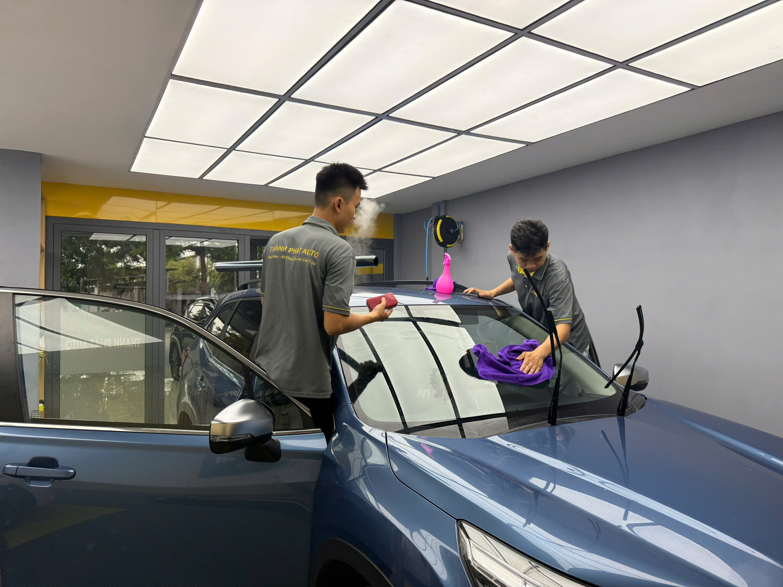 Dán Phim Cách Nhiệt Xe Ford