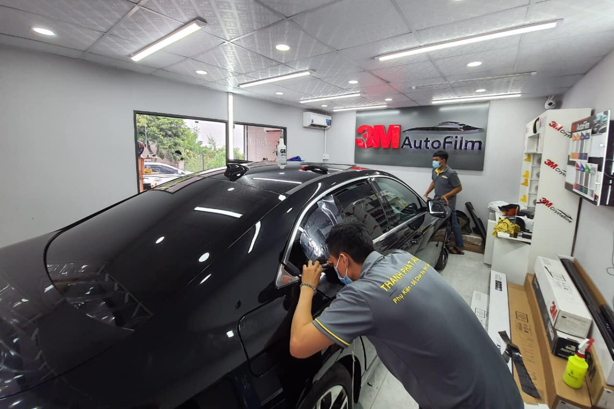 dán phim cách nhiệt phường Phú Thuận tại Thành Phát Auto 