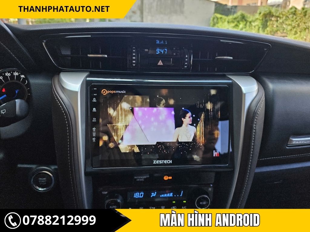 màn hình xe fortuner
