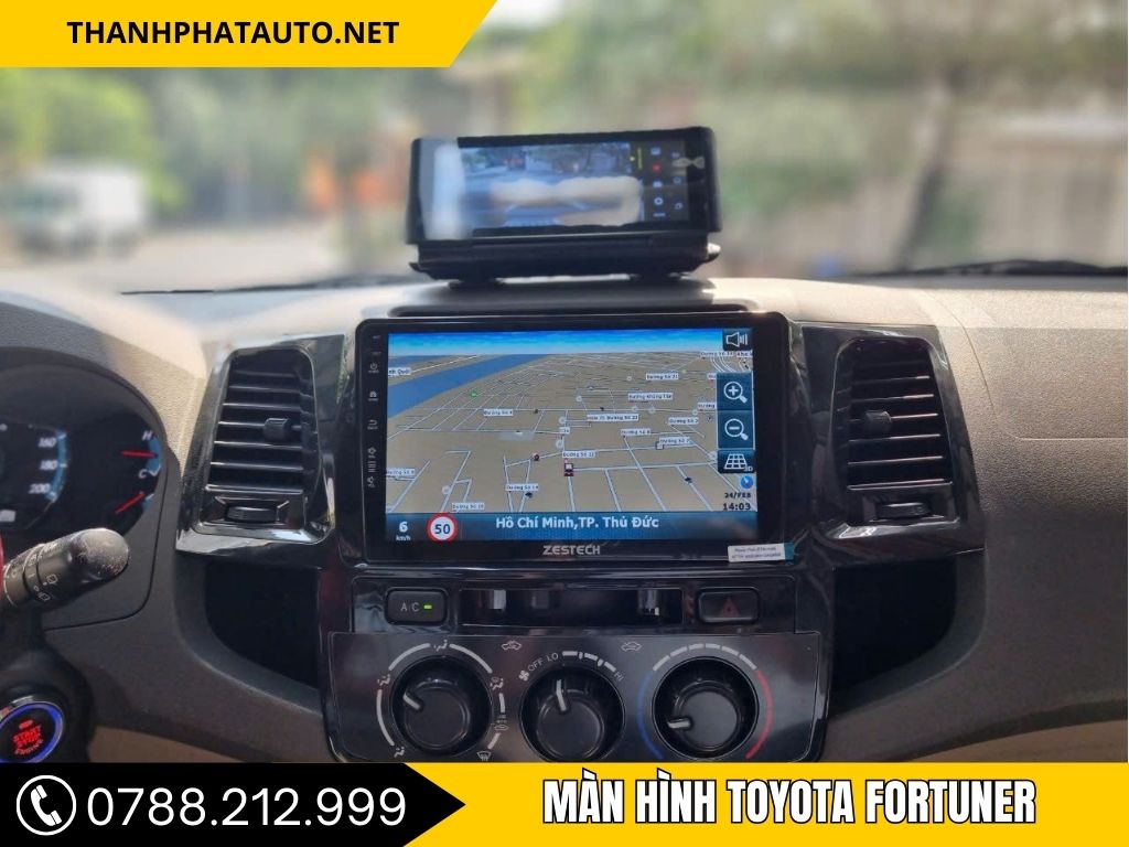 màn hình xe fortuner
