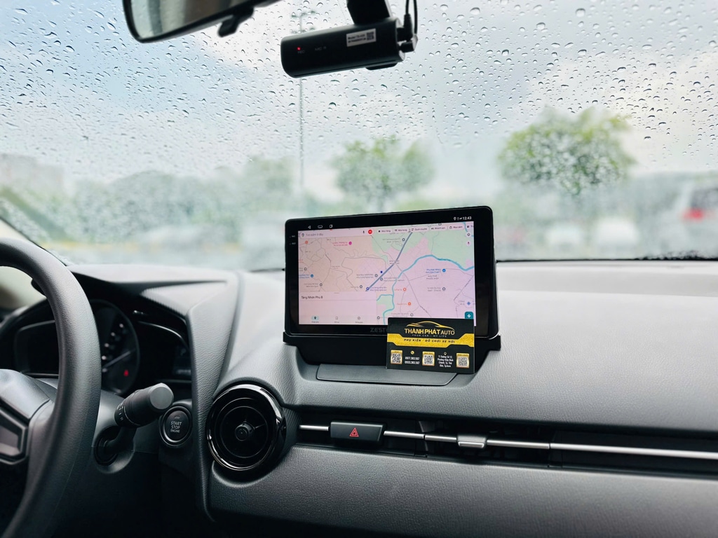 Màn hình Z18 Mazda 2 2024