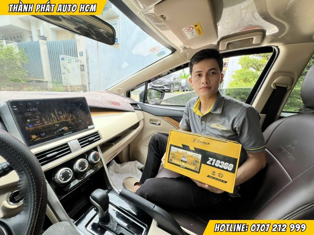 Nhân Viên Kỹ Thuật Lắp Đặt Màn Hình
