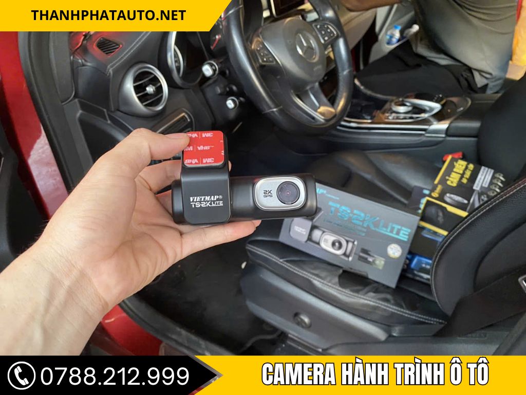nhân viên Thành Phát Lắp đặt camera hành trình