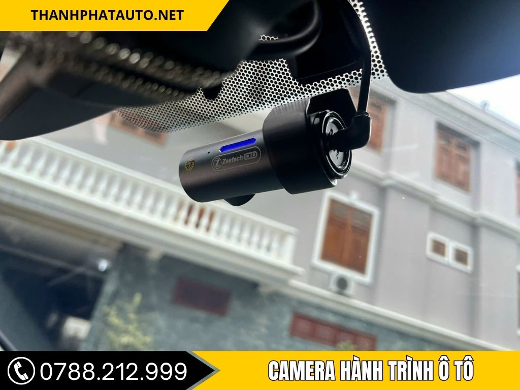 "Camera hành trình ô tô tại Long Thành – thiết bị ghi hình chất lượng cao được lắp đặt chuyên nghiệp tại Thanh Phát Auto."