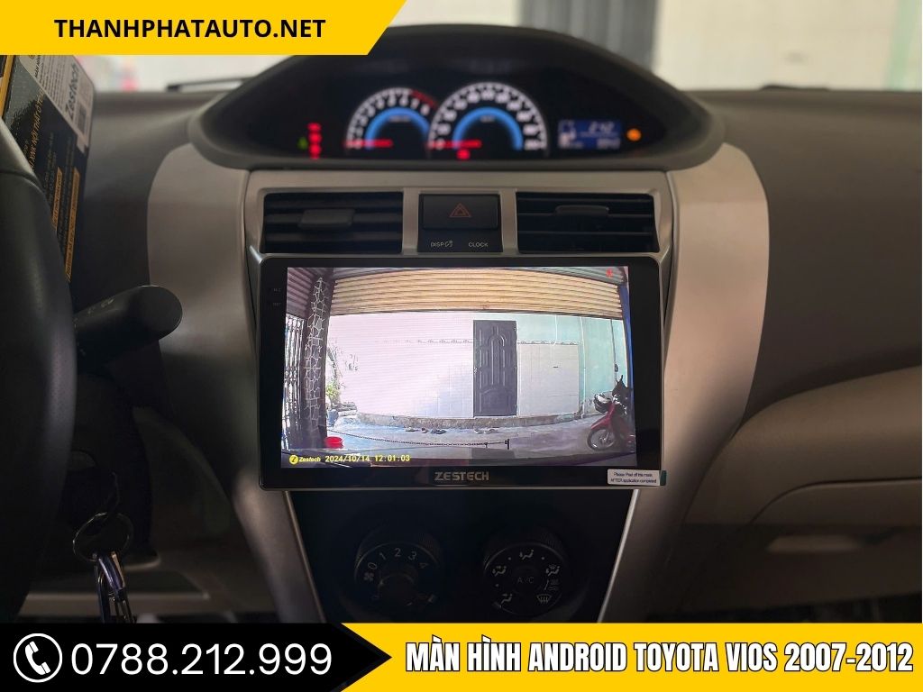 Màn hình Android Zestech cho Toyota Vios 2007, tích hợp camera lùi, giúp bạn dễ dàng quan sát và điều khiển khi lùi xe, tăng cường sự an toàn.