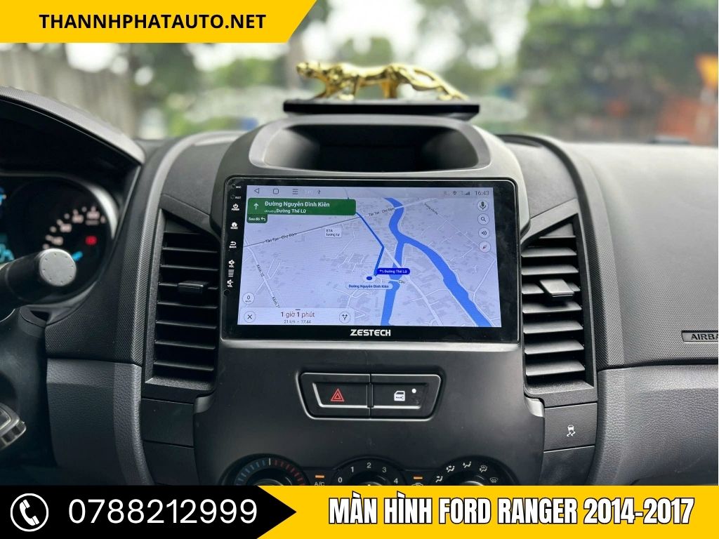 Màn hình Ford Ranger 2014-2017 này hỗ trợ hiển thị bản đồ và các chỉ dẫn đường đi một cách rõ ràng và chi tiết, giúp bạn dễ dàng theo dõi hành trình và điều hướng trong các chuyến đi dài.