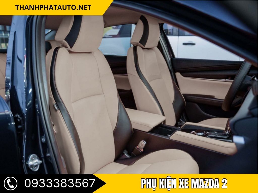 Thợ kỹ thuật Thanh Phát Auto đang thi công lắp cho xe Mazda2 – chuyên cung cấp và lắp đặt phụ kiện Mazda2 tại Long Thành.”