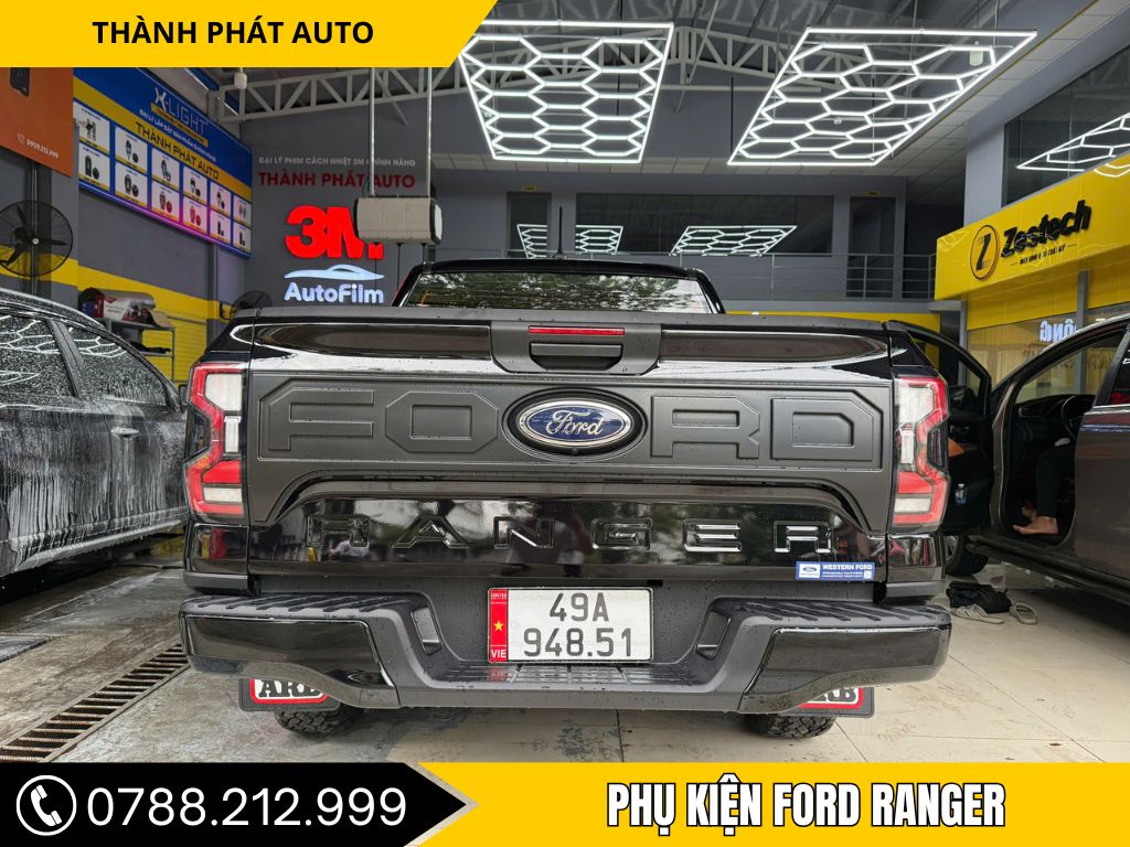 Phụ kiện ford ranger xls 2025 - ốp bửng sau