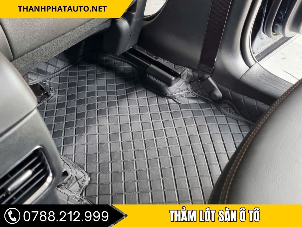 Thảm lót sàn ô tô cao su tại Bình Dương, thiết kế thông minh giúp chống trơn trượt và dễ dàng vệ sinh, phù hợp với mọi loại xe.