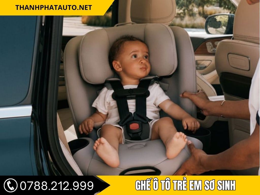 Ghế ô tô trẻ em sơ sinh tại TP.HCM lắp đặt trên xe gia đình, hỗ trợ tư thế quay ngược đạt chuẩn an toàn.