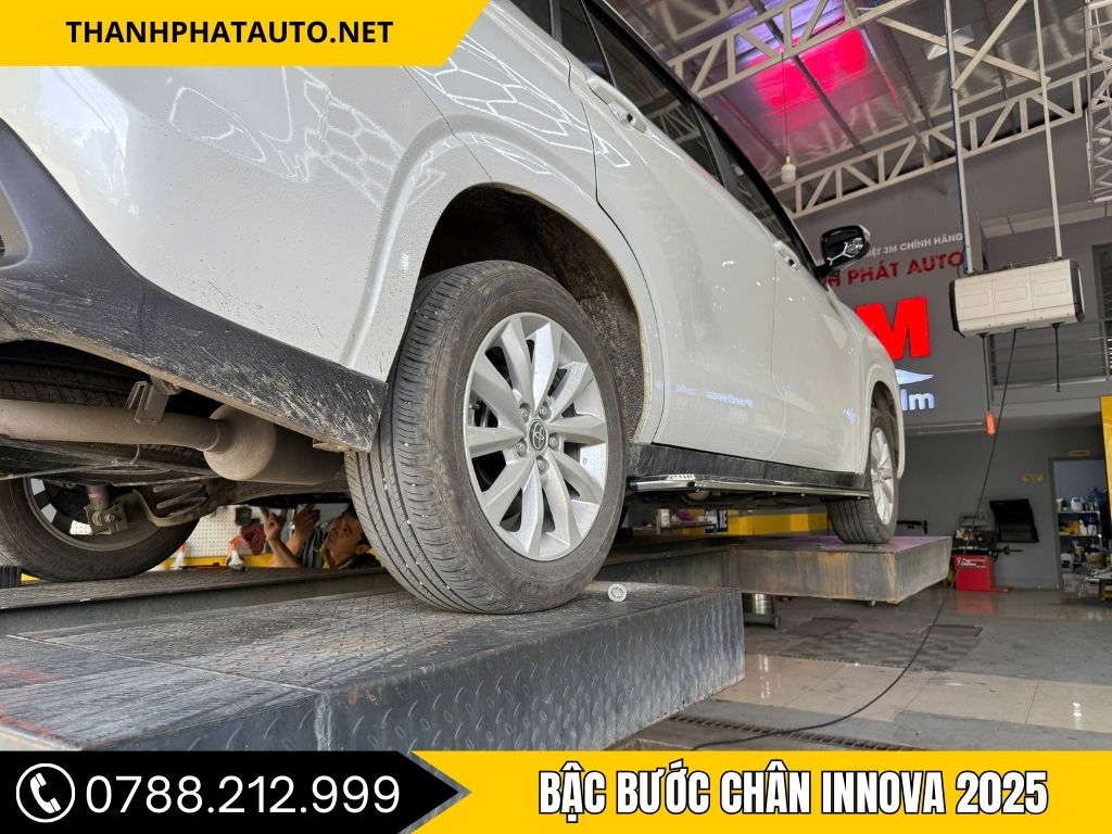 Hình Ảnh Bậc Bước Chân Innova 2025