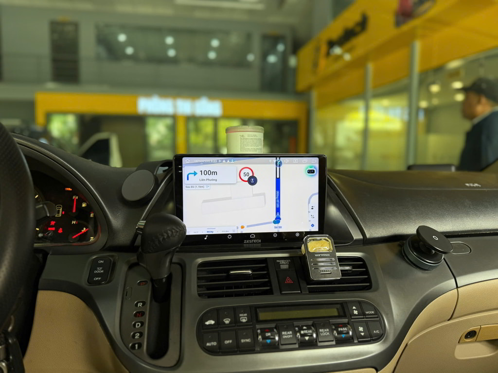 Sử dụng màn hình Android ô tô trong thực tế