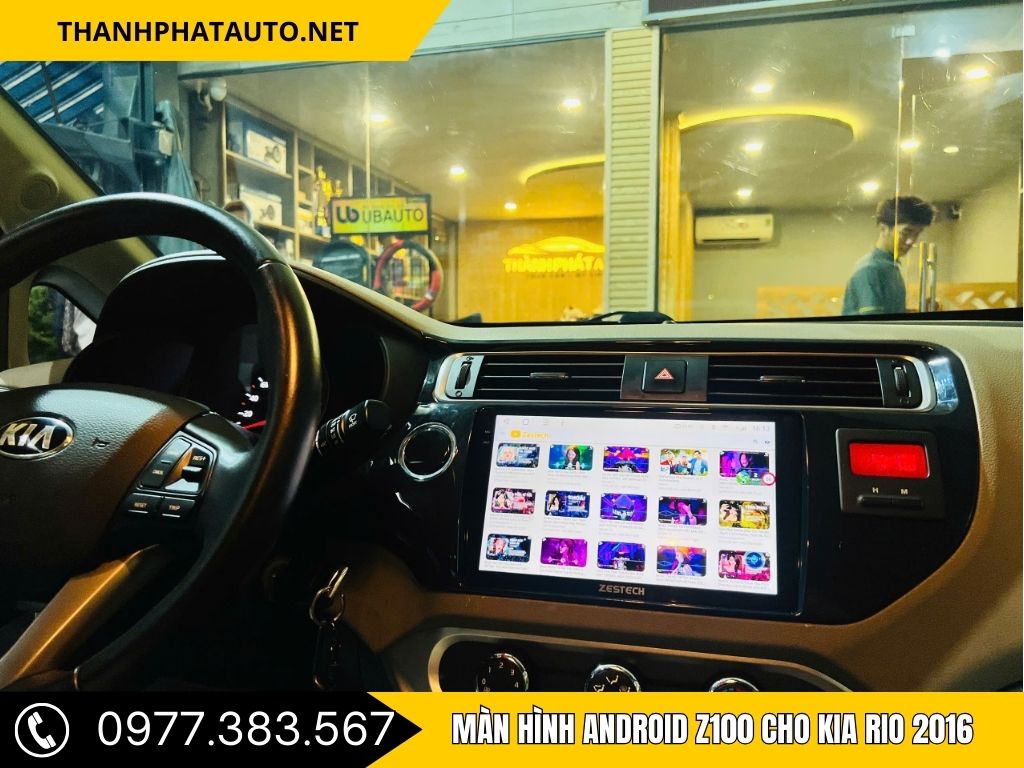 Màn hình trung tâm Kia Rio 2016 sau khi nâng cấp hiển thị giao diện Android hiện đại, dễ thao tác