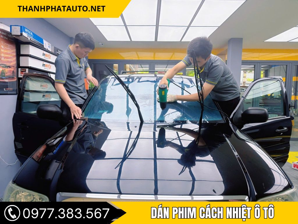Hình Ảnh Dán Phim Cách Nhiệt Ô Tô