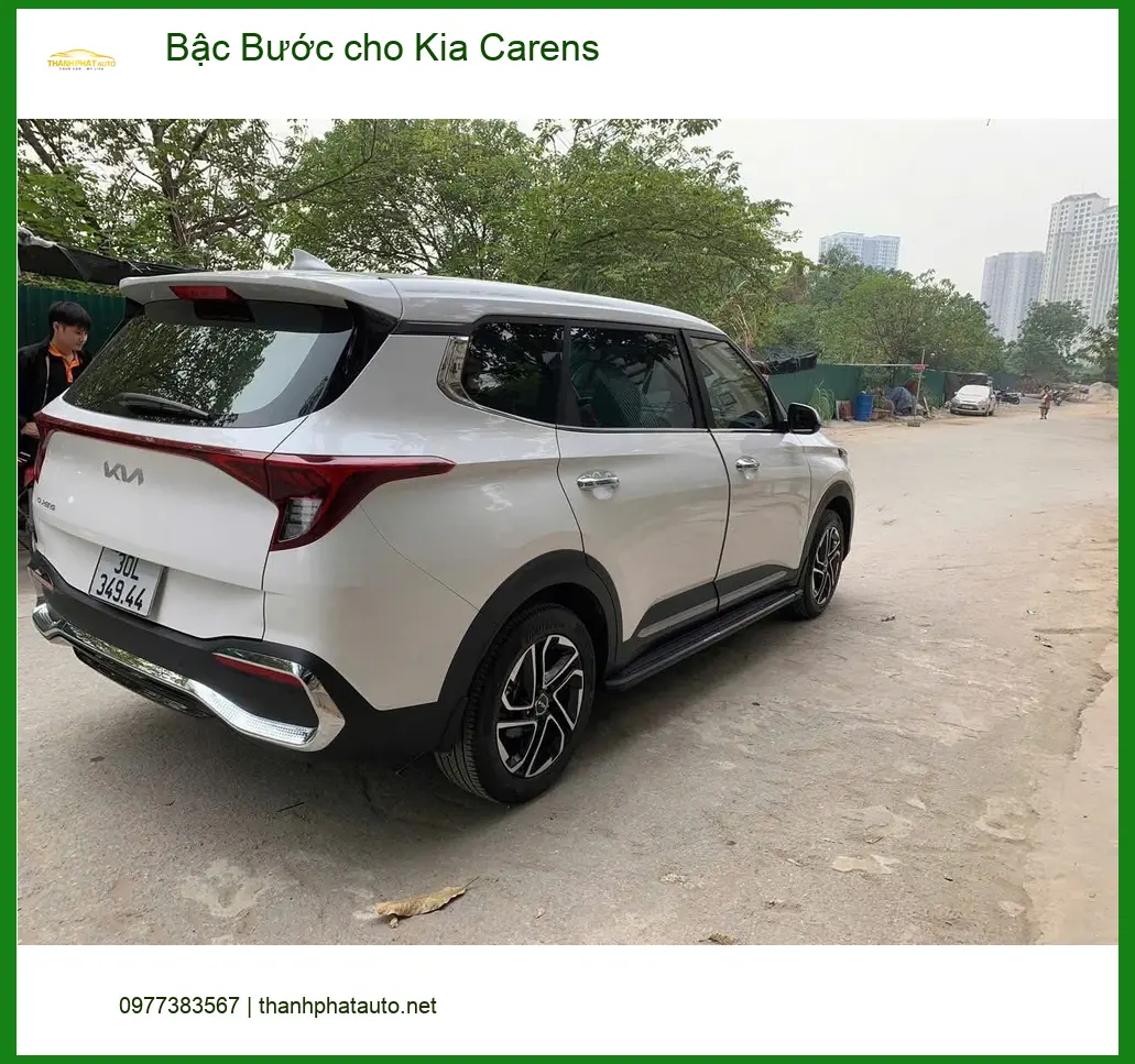 Anh Gia Huy lắp Bậc Bước cho Kia Carens tại Quận 9 tiện lợi cho gia đình.