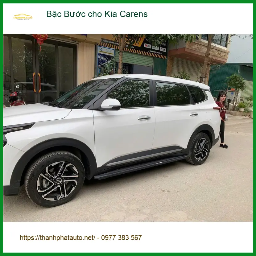 Anh Gia Huy lắp Bậc Bước cho Kia Carens tại Quận 9 tiện lợi cho gia đình. ảnh thực tế 2