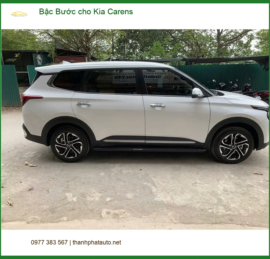 Anh Gia Huy lắp Bậc Bước cho Kia Carens tại Quận 9 tiện lợi cho gia đình. ảnh thực tế 3