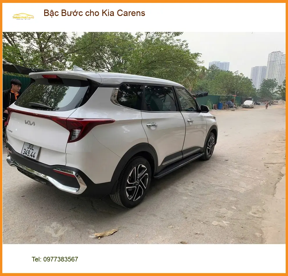 Chị Thảo gắn Bậc Bước chính hãng cho Kia Carens tại Quận 7, tiện lợi cho gia đình.
