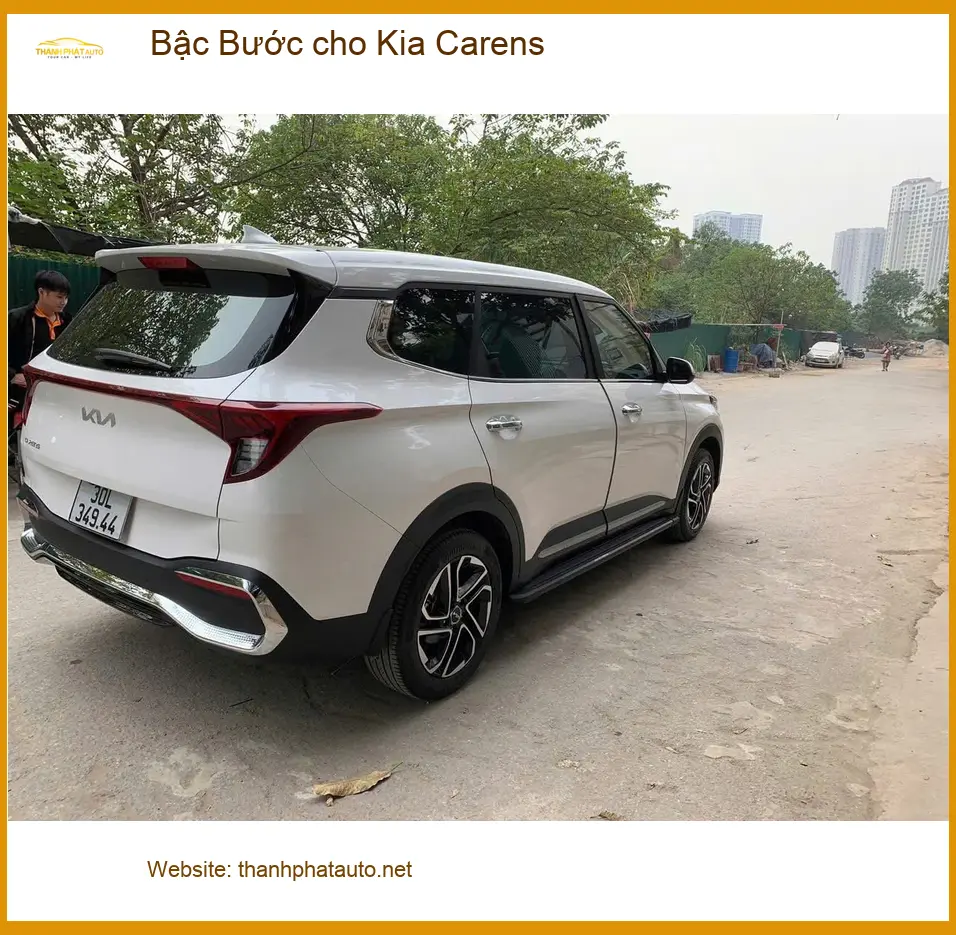 Chị Thu An lắp bậc bước cho Kia Carens tại Quận 2 giúp gia đình lên xuống dễ hơn ảnh thực tế 2