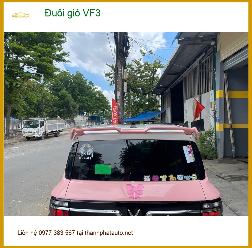 Chị Mai Anh lắp Đuôi gió cho VinFast VF3 tại Quận Thủ Đức để tăng vẻ thể thao