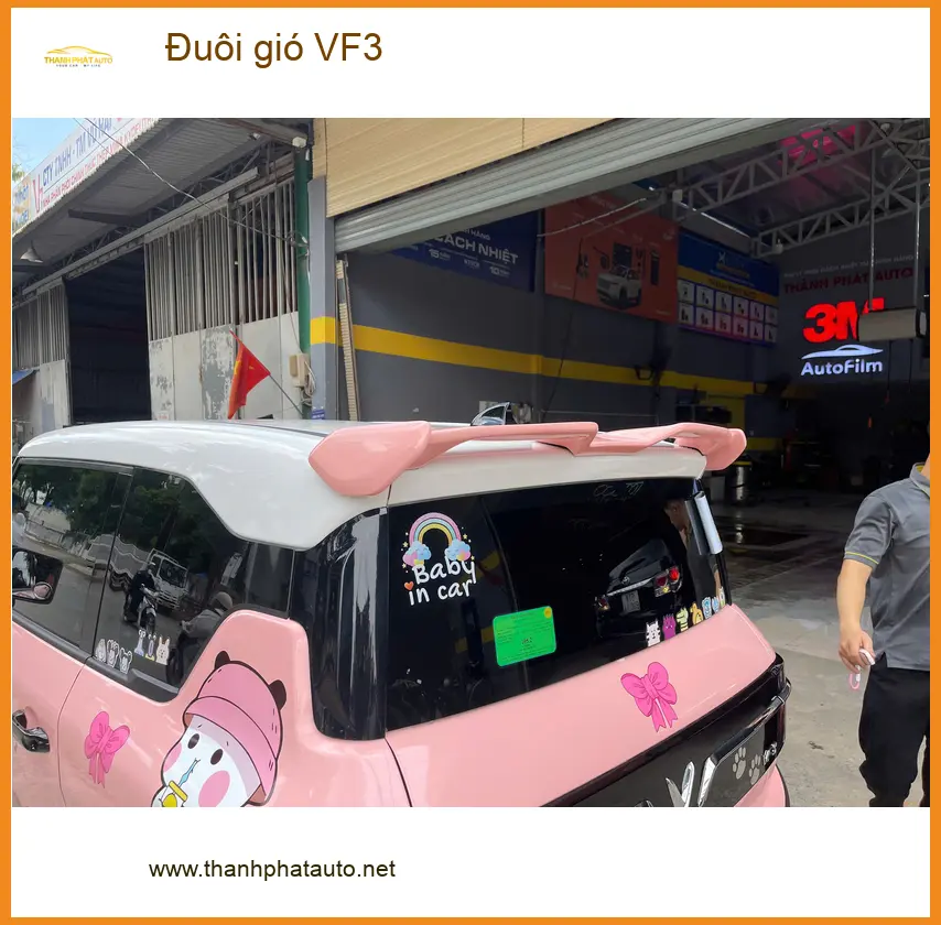 Chị Mai Anh lắp Đuôi gió cho VinFast VF3 tại Quận Thủ Đức để tăng vẻ thể thao ảnh thực tế 2