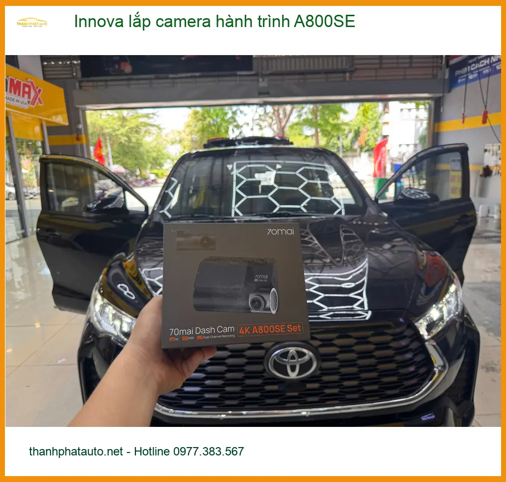 Anh Minh lắp camera hành trình A800SE cho Innova tại Quận 8 an tâm lái xe