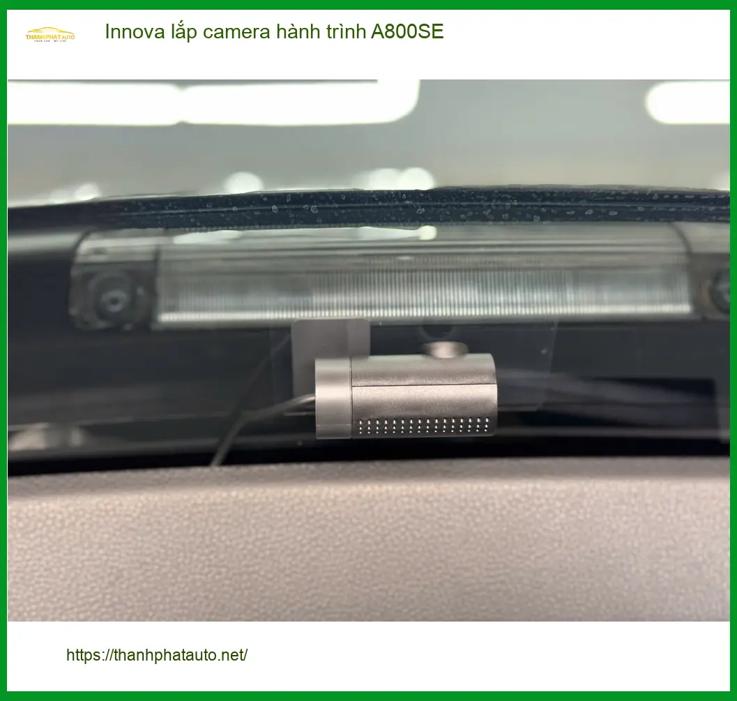 Chú Khải lắp camera hành trình A800SE cho Innova tại Quận 2 để an tâm lái xe đường dài ảnh thực tế 3