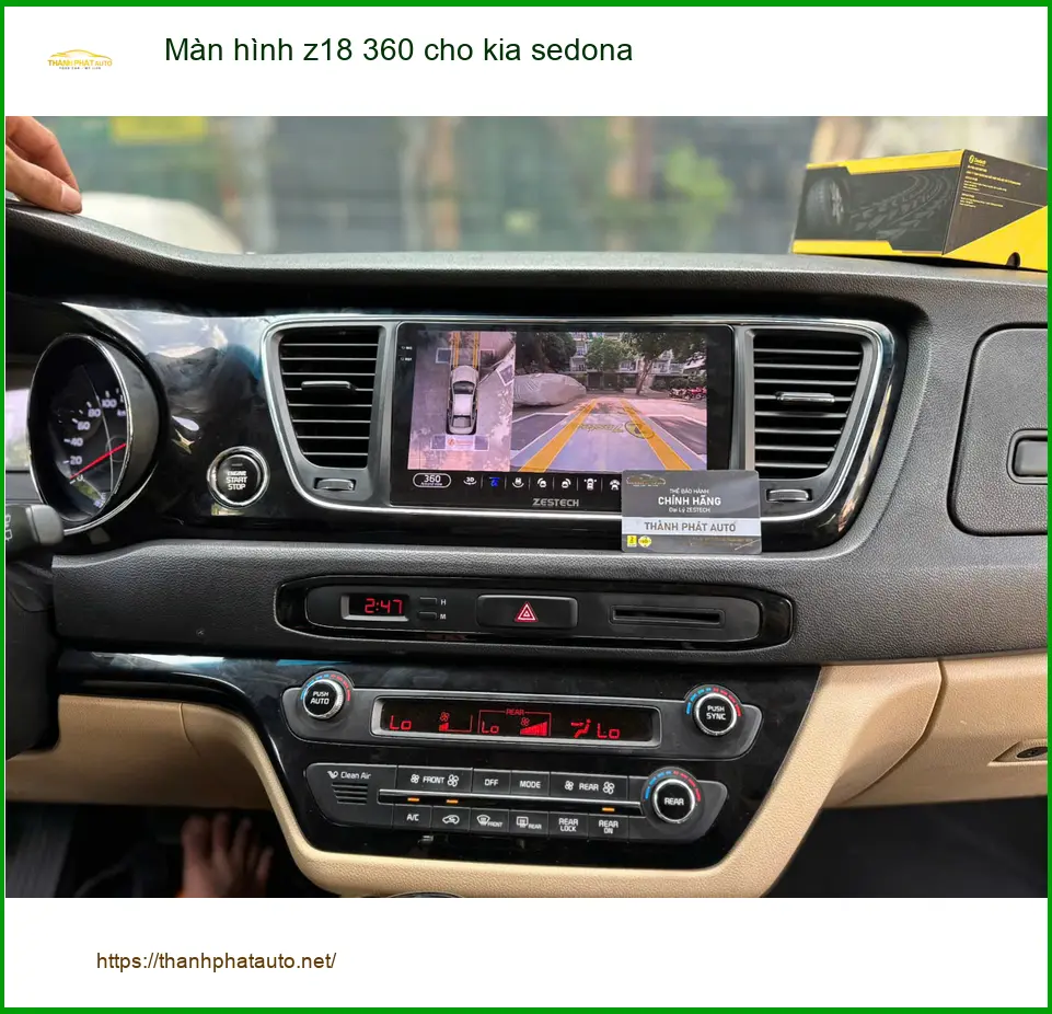 Chị Thảo lắp màn hình Z18 360 cho Kia Sedona tại Quận 1 để lùi xe an toàn hơn