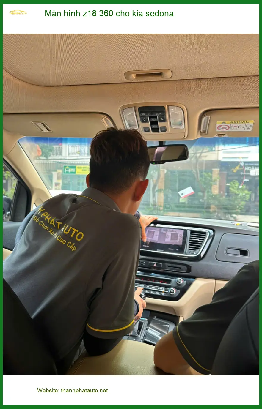 Anh Lộc lắp Màn hình Z18 360 cho Kia Sedona ở Quận 9 để đỗ xe thuận tiện hơn ảnh thực tế 3